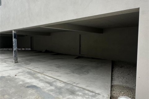 Immobilier commercial à vendre à Miami, Floride: 703.27 m2 № 2257663 - photo 9