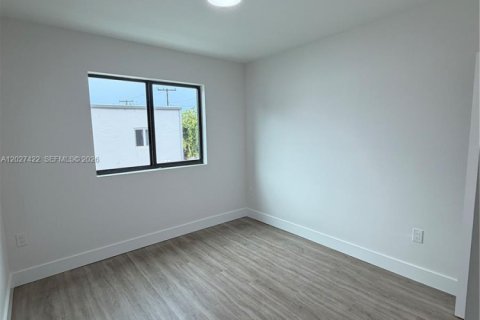 Immobilier commercial à vendre à Miami, Floride: 703.27 m2 № 2257663 - photo 12