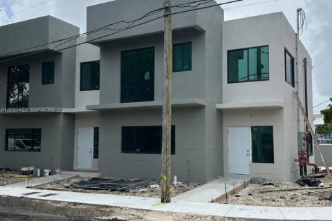 Immobilier commercial à vendre à Miami, Floride: 703.27 m2 № 2257663 - photo 3