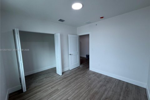 Immobilier commercial à vendre à Miami, Floride: 703.27 m2 № 2257663 - photo 14