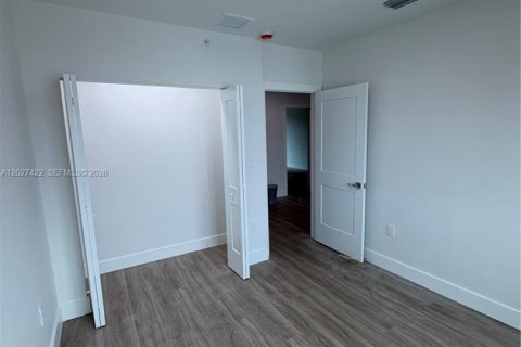 Immobilier commercial à vendre à Miami, Floride: 703.27 m2 № 2257663 - photo 13
