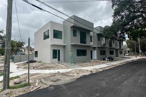 Immobilier commercial à vendre à Miami, Floride: 703.27 m2 № 2257663 - photo 4