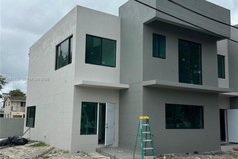 Immobilier commercial à vendre à Miami, Floride: 703.27 m2 № 2257663 - photo 5