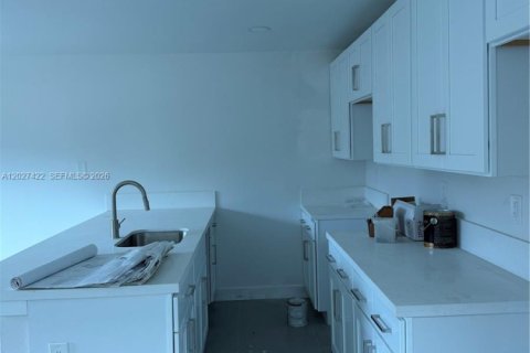 Immobilier commercial à vendre à Miami, Floride: 703.27 m2 № 2257663 - photo 21