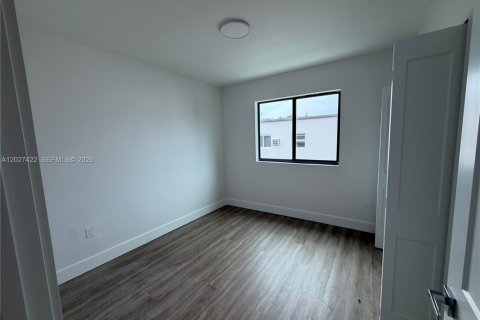 Immobilier commercial à vendre à Miami, Floride: 703.27 m2 № 2257663 - photo 15