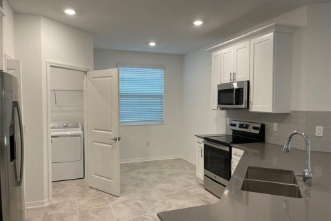 Casa en alquiler en Kissimmee, Florida, 4 dormitorios, 196.49 m2 № 1828097 - foto 14