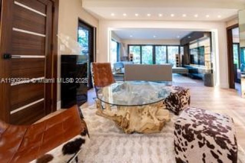 Снять в аренду виллу или дом в Норт-Майами, Флорида 3 спальни, 152.73м2, № 1966196 - фото 3