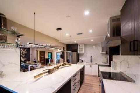 Снять в аренду виллу или дом в Норт-Майами, Флорида 3 спальни, 152.73м2, № 1966196 - фото 4