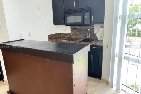 Купить коммерческую недвижимость в Майами-Бич, Флорида № 1989412 - фото 18