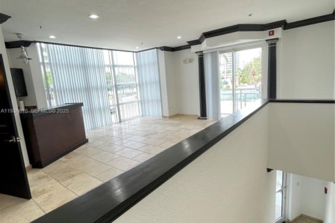 Купить коммерческую недвижимость в Майами-Бич, Флорида № 1989412 - фото 14