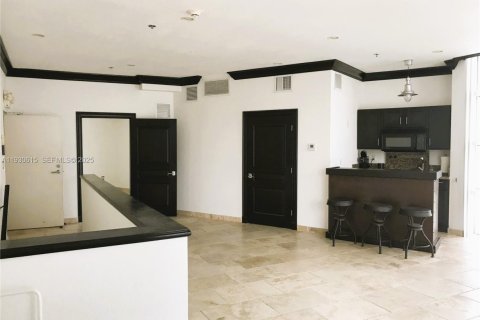 Купить коммерческую недвижимость в Майами-Бич, Флорида № 1989412 - фото 17