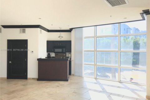 Купить коммерческую недвижимость в Майами-Бич, Флорида № 1989412 - фото 19