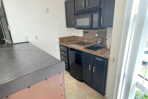 Купить коммерческую недвижимость в Майами-Бич, Флорида № 1989412 - фото 20