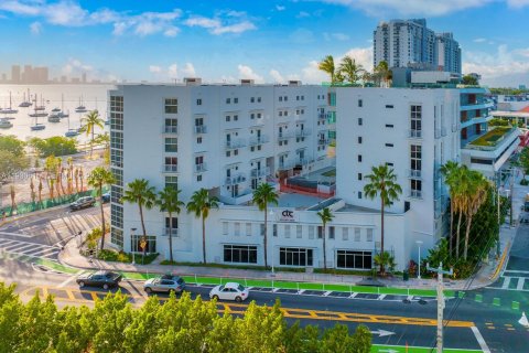 Купить коммерческую недвижимость в Майами-Бич, Флорида № 1989412 - фото 4