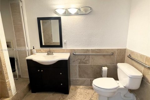 Купить коммерческую недвижимость в Майами-Бич, Флорида № 1989412 - фото 25