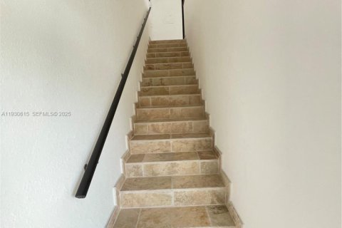 Купить коммерческую недвижимость в Майами-Бич, Флорида № 1989412 - фото 11