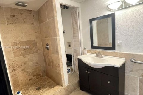 Купить коммерческую недвижимость в Майами-Бич, Флорида № 1989412 - фото 27