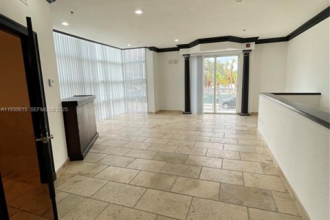 Купить коммерческую недвижимость в Майами-Бич, Флорида № 1989412 - фото 15