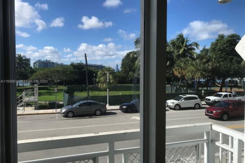 Купить коммерческую недвижимость в Майами-Бич, Флорида № 1989412 - фото 21