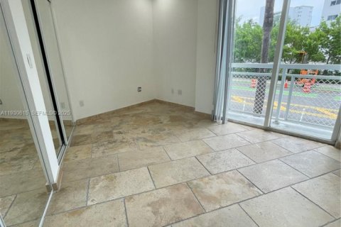 Купить коммерческую недвижимость в Майами-Бич, Флорида № 1989412 - фото 23