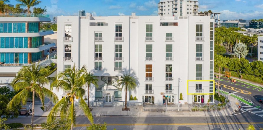 Коммерческая недвижимость в Майами-Бич, Флорида № 1989412