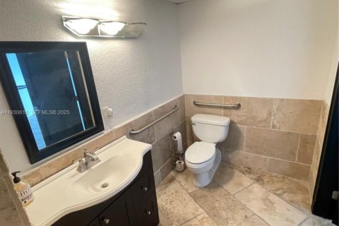 Купить коммерческую недвижимость в Майами-Бич, Флорида № 1989412 - фото 26