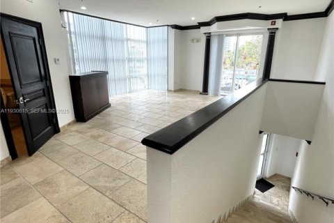 Купить коммерческую недвижимость в Майами-Бич, Флорида № 1989412 - фото 13