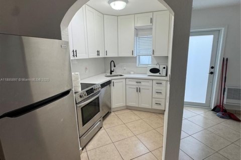 Снять в аренду виллу или дом в Холливуд, Флорида 1 спальня, 60.39м2, № 1932635 - фото 6