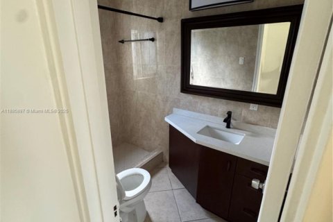Снять в аренду виллу или дом в Холливуд, Флорида 1 спальня, 60.39м2, № 1932635 - фото 8