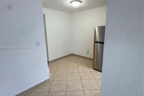 Снять в аренду виллу или дом в Холливуд, Флорида 1 спальня, 60.39м2, № 1932635 - фото 5