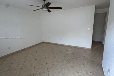 Снять в аренду виллу или дом в Холливуд, Флорида 1 спальня, 60.39м2, № 1932635 - фото 11