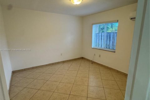 Снять в аренду виллу или дом в Холливуд, Флорида 1 спальня, 60.39м2, № 1932635 - фото 9