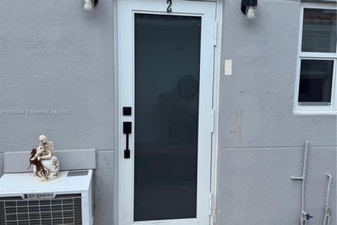 Снять в аренду виллу или дом в Холливуд, Флорида 1 спальня, 60.39м2, № 1932635 - фото 3