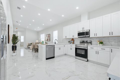 Casa en venta en Pinellas Park, Florida, 4 dormitorios, 167.41 m2 № 2408650 - foto 25