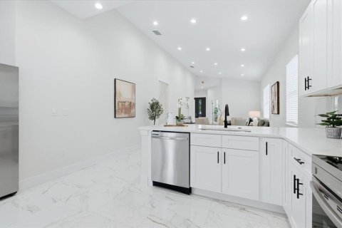 Casa en venta en Pinellas Park, Florida, 4 dormitorios, 167.41 m2 № 2408650 - foto 28