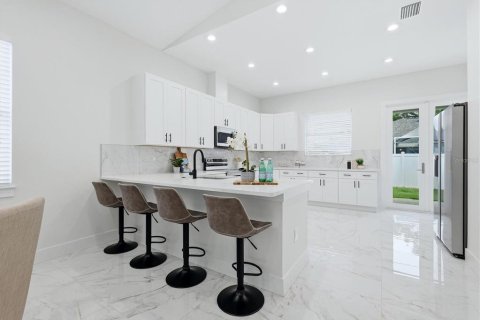 Casa en venta en Pinellas Park, Florida, 4 dormitorios, 167.41 m2 № 2408650 - foto 6