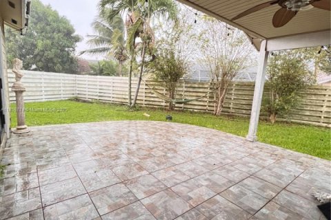 House in Miami, Florida 2 bedrooms, 116.03 sq.m. № 1889750 - photo 13