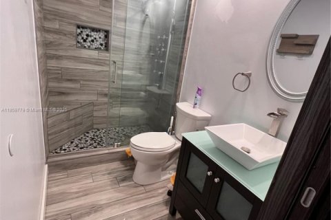 House in Miami, Florida 2 bedrooms, 116.03 sq.m. № 1889750 - photo 5