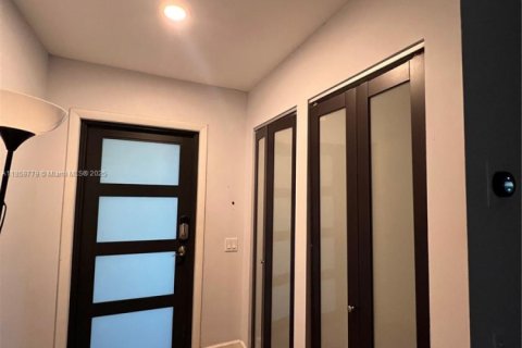 House in Miami, Florida 2 bedrooms, 116.03 sq.m. № 1889750 - photo 6