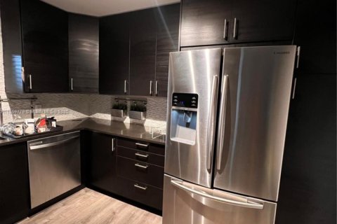 House in Miami, Florida 2 bedrooms, 116.03 sq.m. № 1889750 - photo 2