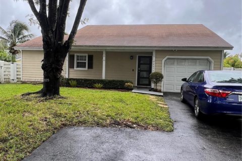 House in Miami, Florida 2 bedrooms, 116.03 sq.m. № 1889750 - photo 1