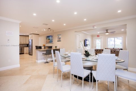 Villa ou maison à louer à Hollywood, Floride: 5 chambres, 194.35 m2 № 1979797 - photo 24