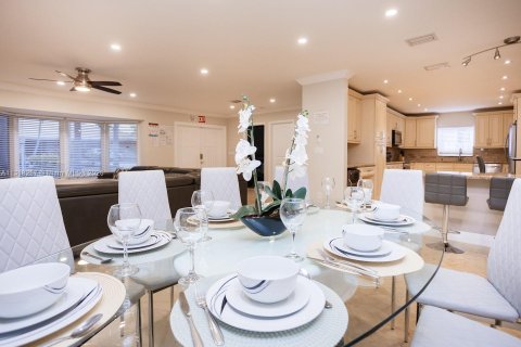 Villa ou maison à louer à Hollywood, Floride: 5 chambres, 194.35 m2 № 1979797 - photo 18