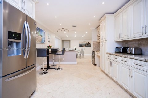 Villa ou maison à louer à Hollywood, Floride: 5 chambres, 194.35 m2 № 1979797 - photo 16