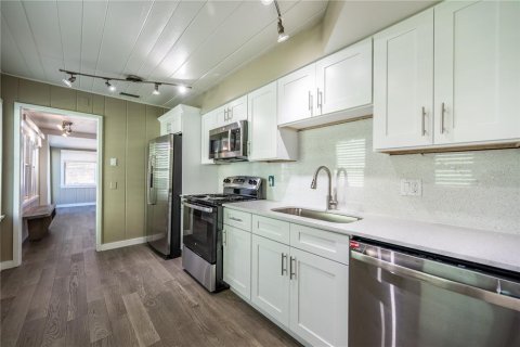 Villa ou maison à vendre à Treasure Island, Floride: 6 chambres, 209.22 m2 № 2330896 - photo 9