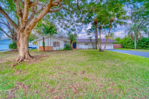 Снять в аренду виллу или дом в Майами, Флорида 4 спальни, 186.73м2, № 2005465 - фото 2