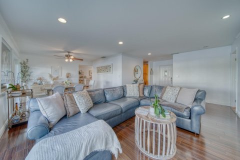 Снять в аренду виллу или дом в Майами, Флорида 4 спальни, 186.73м2, № 2005465 - фото 5