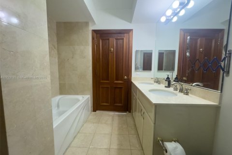 Condominio en alquiler en Miami Beach, Florida, 1 dormitorio, 75.07 m2 № 1703258 - foto 9