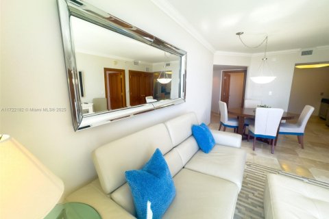 Condominio en alquiler en Miami Beach, Florida, 1 dormitorio, 75.07 m2 № 1703258 - foto 1