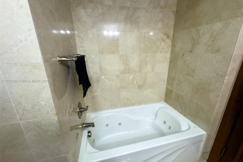 Condominio en alquiler en Miami Beach, Florida, 1 dormitorio, 75.07 m2 № 1703258 - foto 10